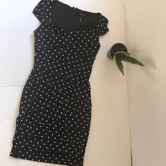 White House Black Market Dresses & Skirts - White house black market skinny dress in size 4